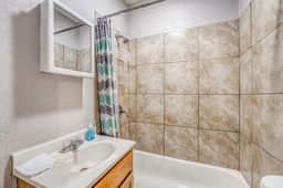 Chic Midtown Apartment Near Zoo, Park and Museums - Image 5
