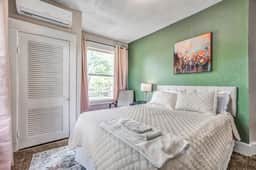 Chic Midtown Apartment Near Zoo, Park and Museums - Image 4