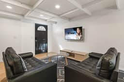 Guest House: Accessible to Downtown & Fast WiFi! - Image 3