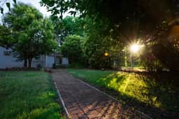 Spacious Home + Guest House | 2 Kitchens & Garden - Image 3