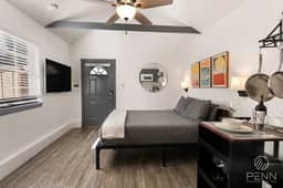 The Red Door Guesthouse – Cozy, Central & Quiet - Image 2