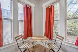 The Vance Corner Suite | Bright & Relaxing - Image 5