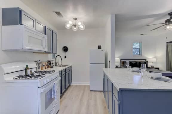 Central | Bright & Modern | Cooper Young - Image 5