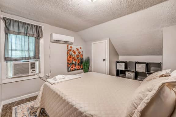 The Willett Loft | Spacious 2BR Escape in Memphis - Image 3